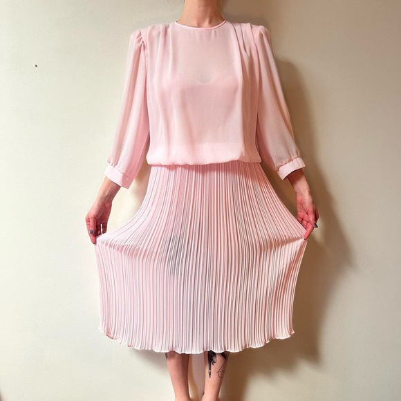 Vintage Pleated Dress - Picture 3 of 6